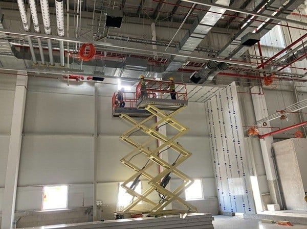 Chọn đúng loại xe nâng người sẽ giúp nhà thầu tiết kiệm chi phí