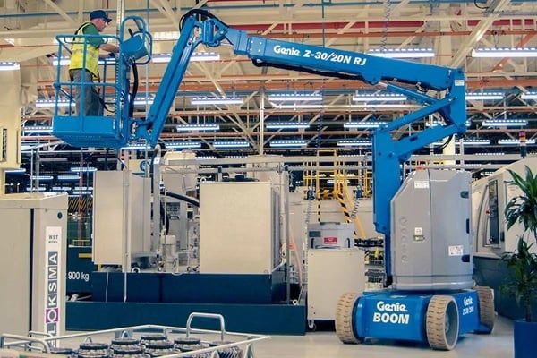 Các loại xe nâng người làm việc trong không gian hẹp an toàn