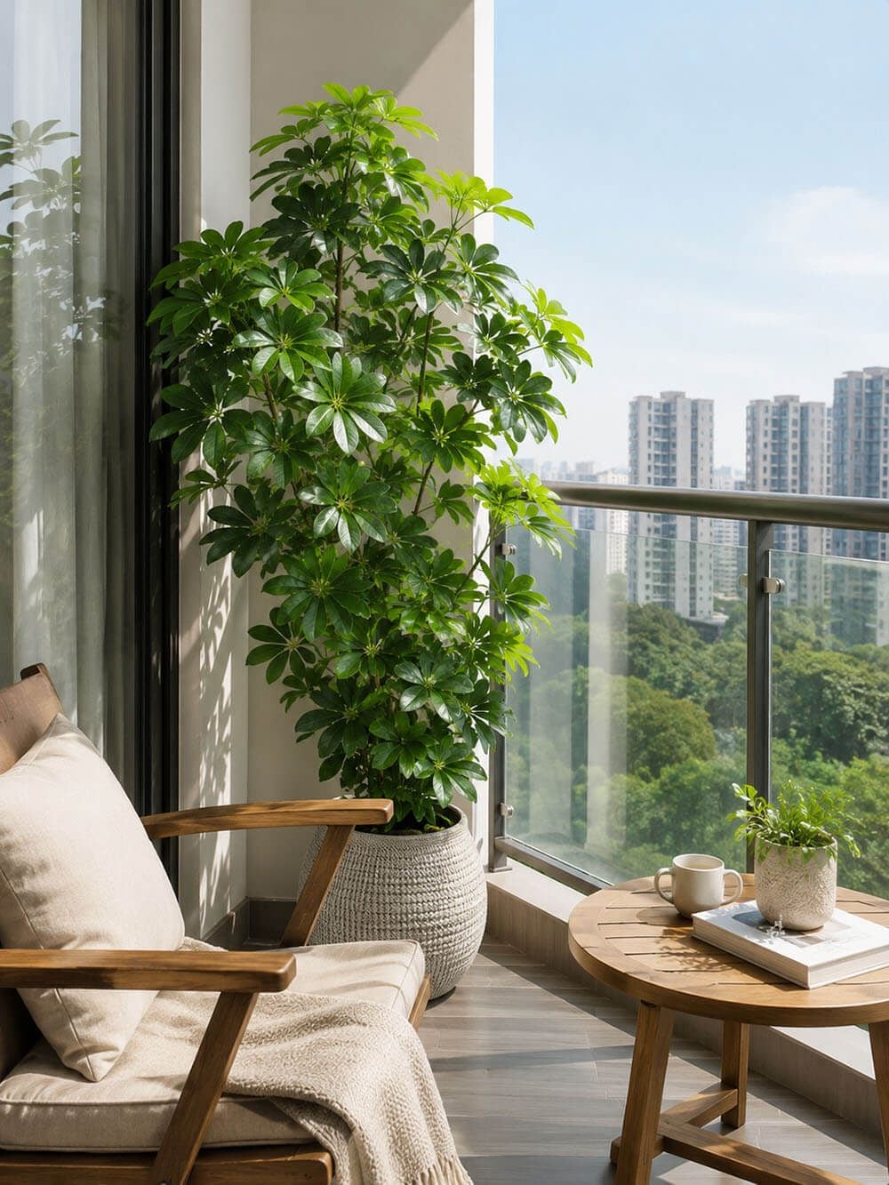 cây ngũ gia bì giả trang trí ban công căn hộ sang trọng