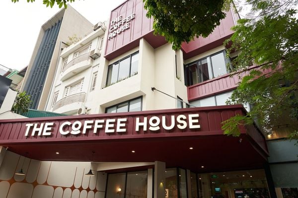 The Coffee House Vũ Phạm Hàm mở cửa trở lại tại Cầu Giấy
