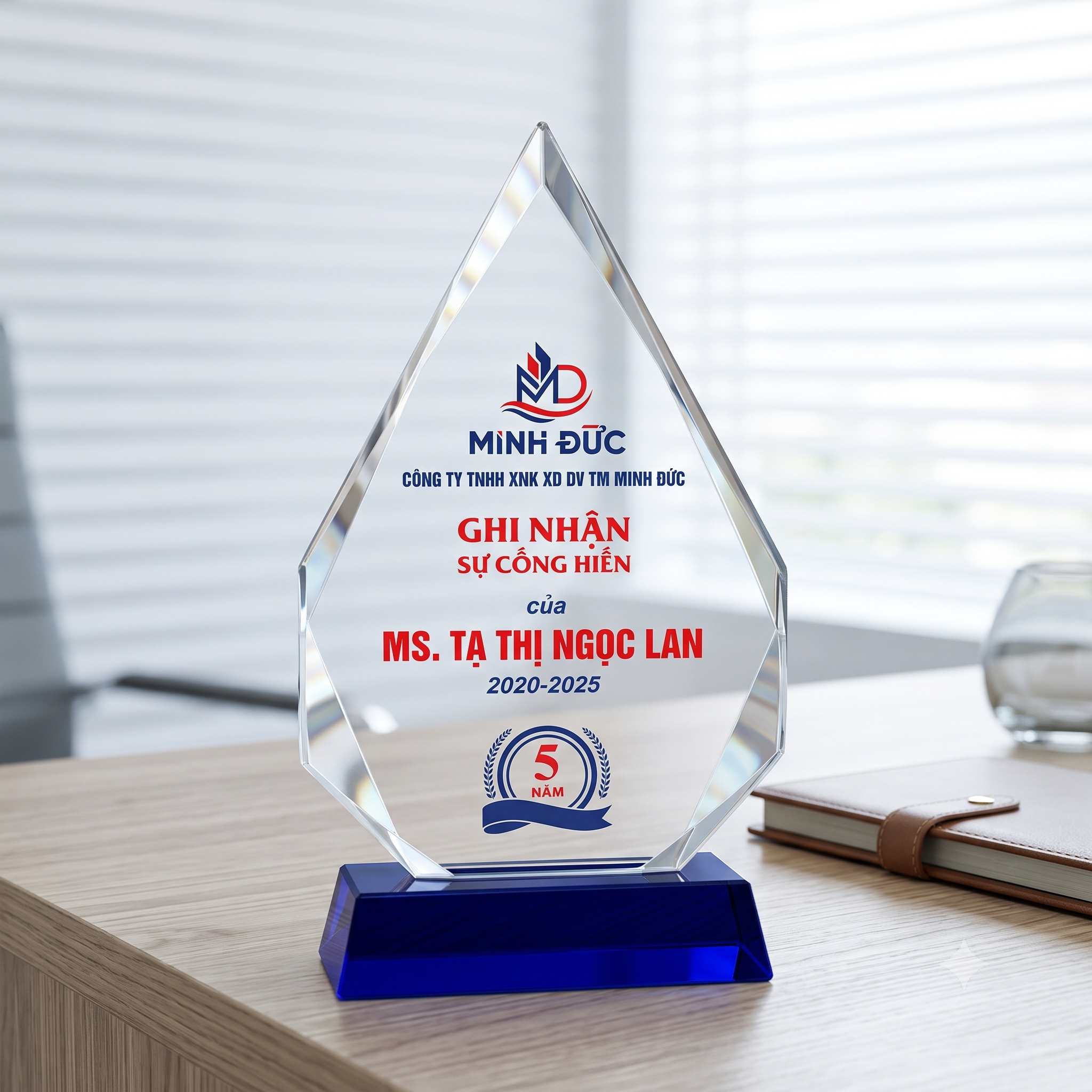 Kỷ niệm chương vinh danh, khen thưởng nhân viên đẹp