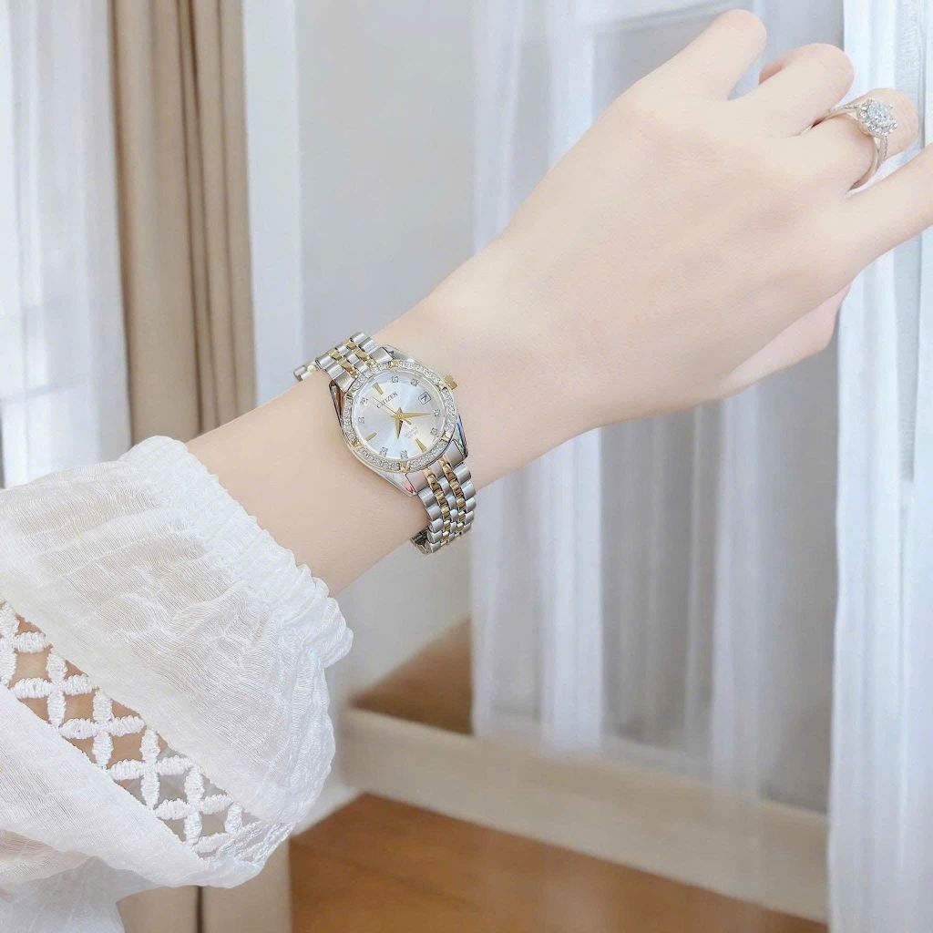 Đồng hồ nữ tay nhỏ nên đeo mặt bao nhiêu mm? Gợi ý kích thước đẹp và cân đối