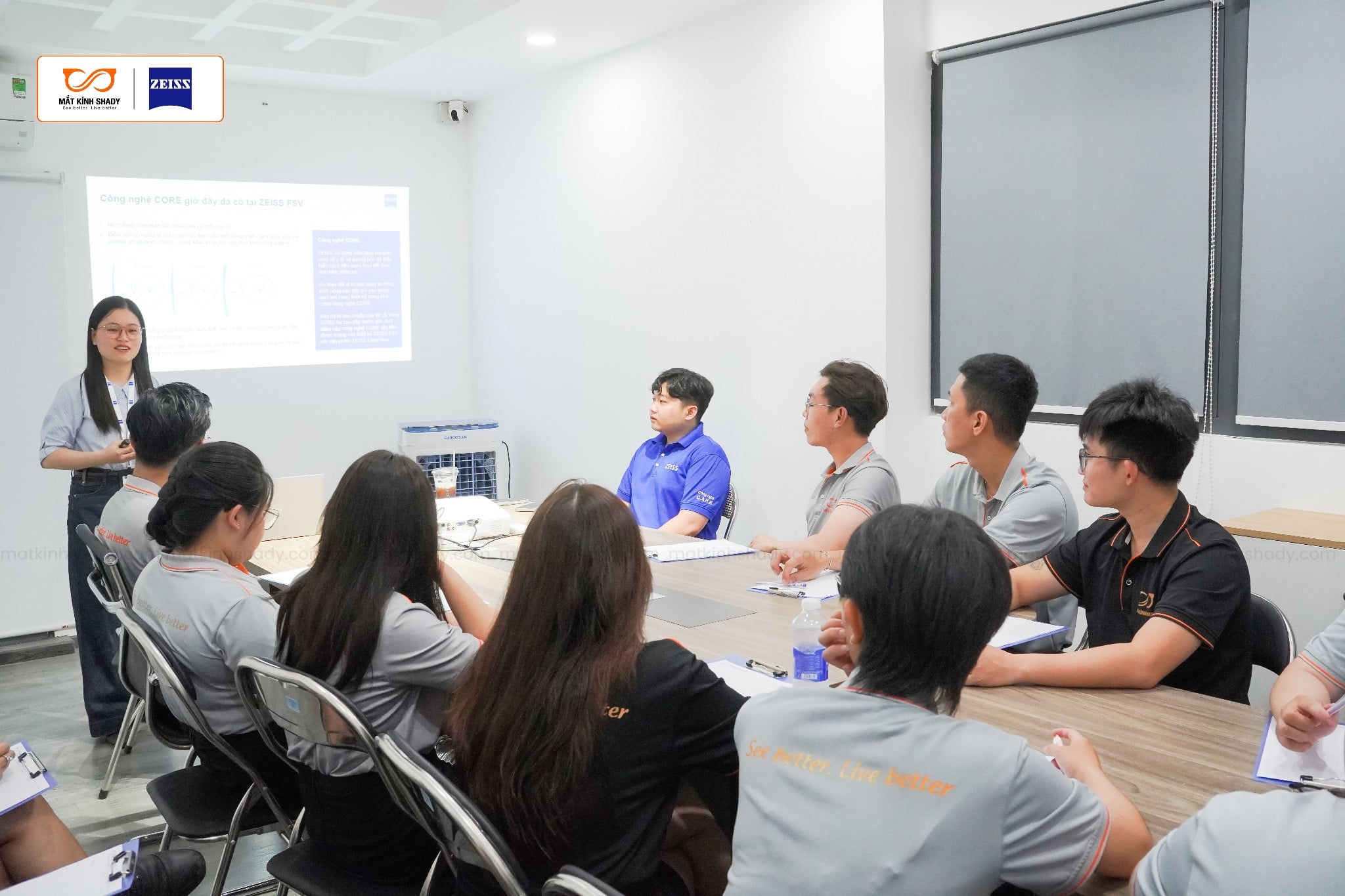 SHADY Chính Thức Đưa ZEISS VISUFIT 1000 Platform Vào Quy Trình Đo Mắt Chuyên Sâu, Nâng Chuẩn Trải Nghiệm Thị Lực