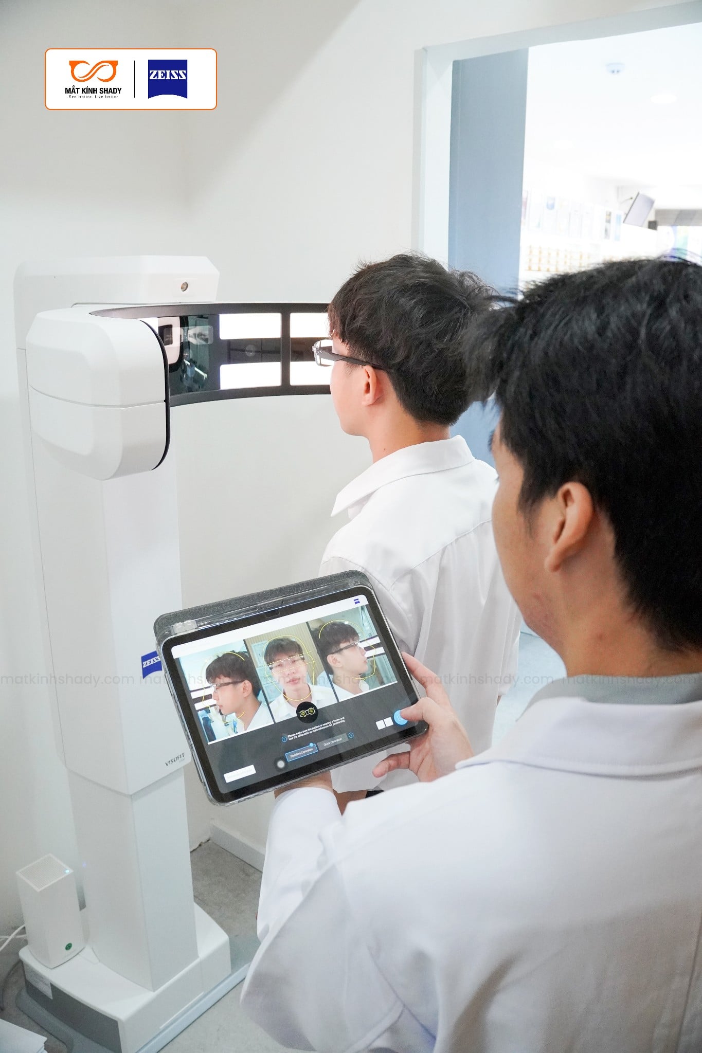 SHADY Chính Thức Đưa ZEISS VISUFIT 1000 Platform Vào Quy Trình Đo Mắt Chuyên Sâu, Nâng Chuẩn Trải Nghiệm Thị Lực