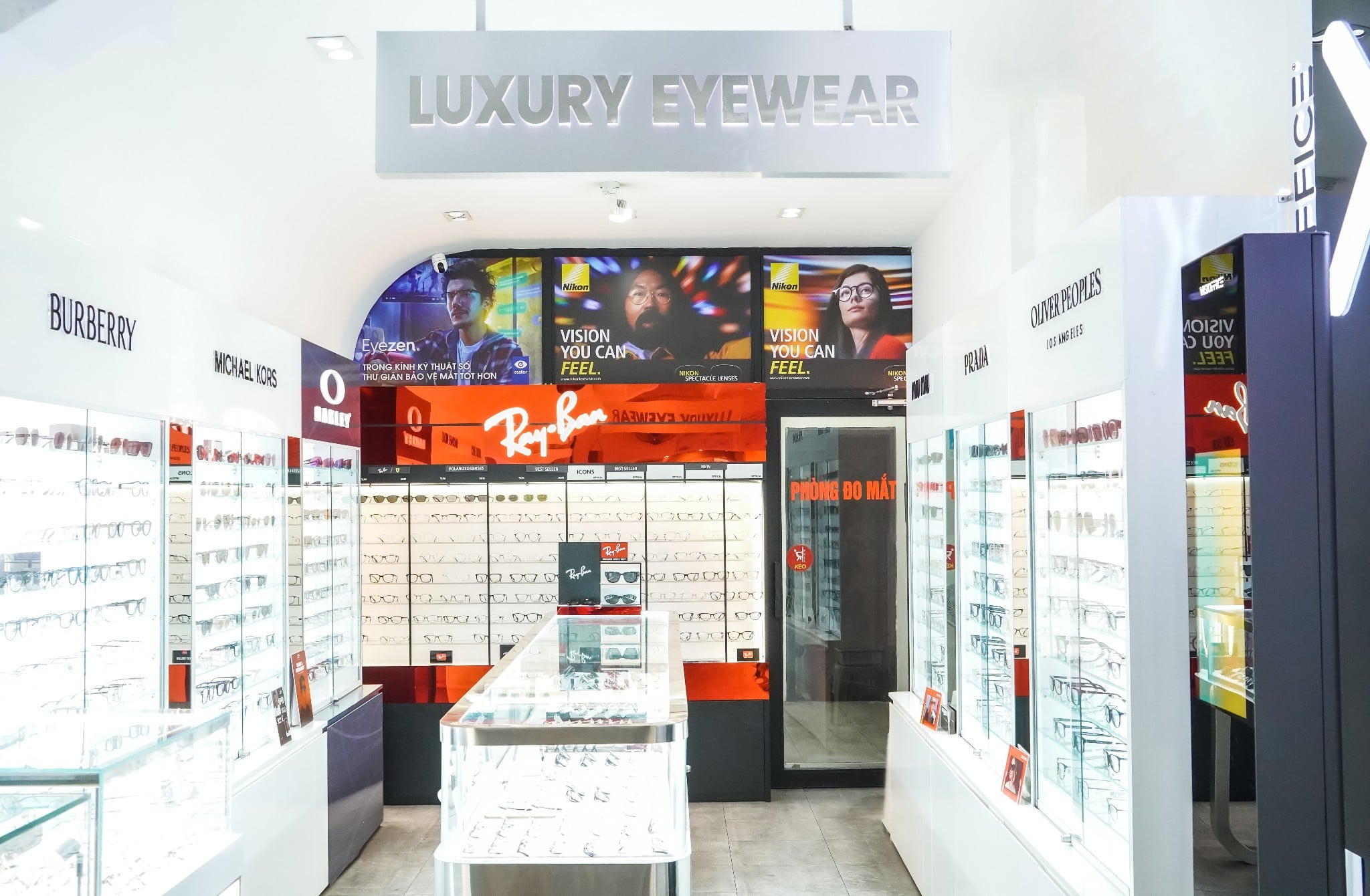 Shady Được Chứng Nhận Ray-Ban Certified Store & Oakley Certified Reseller 2026: Khẳng Định Tiêu Chuẩn Phân Phối Chính Hãng