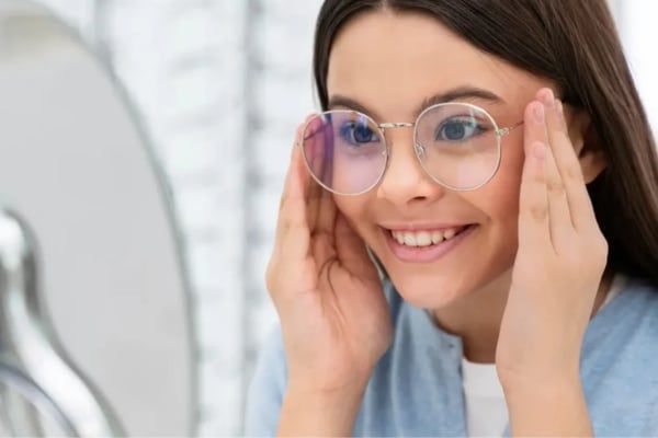 kính lão 2 tròng đổi màu