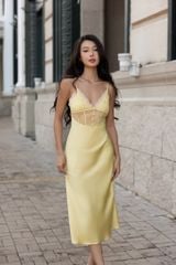 Xu hướng 'diện đồ ngủ ra đường' và cách các "IT-girl" JENNIE, ROSÉ... nâng tầm diện mạo thư giãn