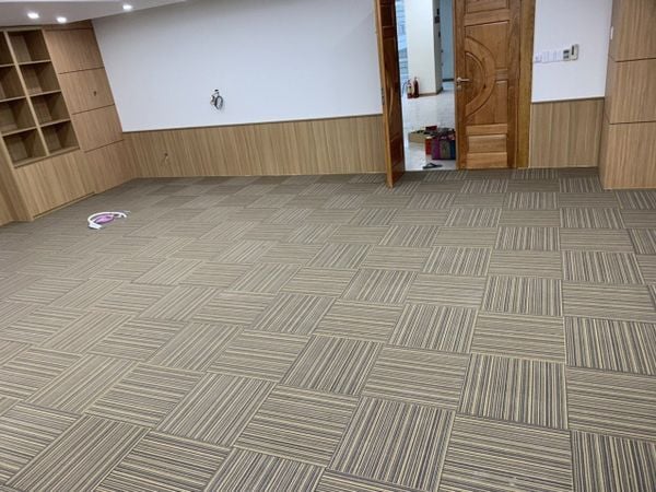 Thảm tấm Buffer 50x50cm màu nâu sọc