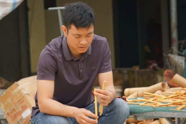 Chàng trai đưa sản phẩm gia dụng làm từ tre ra thế giới