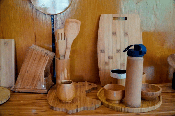 Sử dụng nguyên liệu tre thay thế đồ gỗ, nhựa