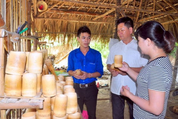 Sản phẩm thân thiện môi trường nâng giá trị tre xanh