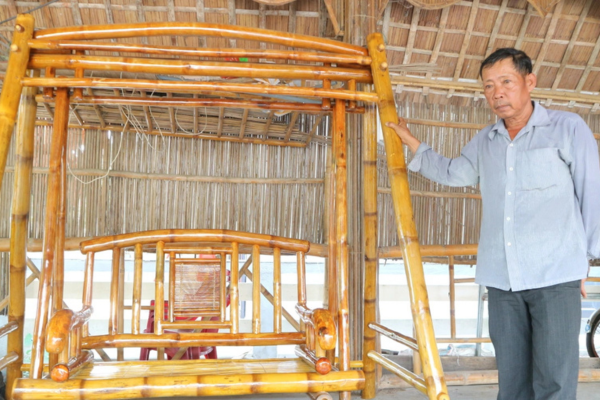 Lão nông đam mê và làm giàu với tre làng