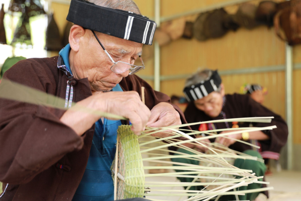 Độc đáo nghề đan lát truyền thống của đồng bào dân tộc Lự