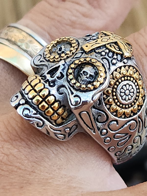 nhẫn mỹ xưa Gothic kiểu đầu lâu và hoa