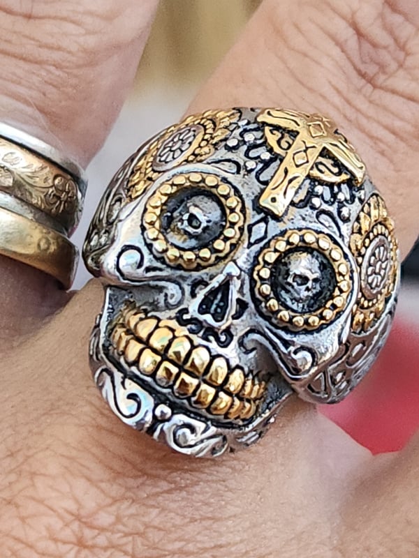 nhẫn mỹ xưa Gothic kiểu đầu lâu và hoa