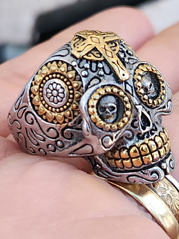 nhẫn mỹ xưa Gothic kiểu đầu lâu và hoa