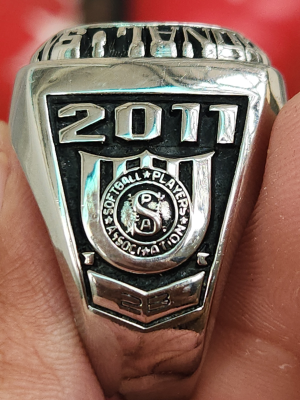 Nhẫn mỹ xưa Champion Jostens LTM 2011