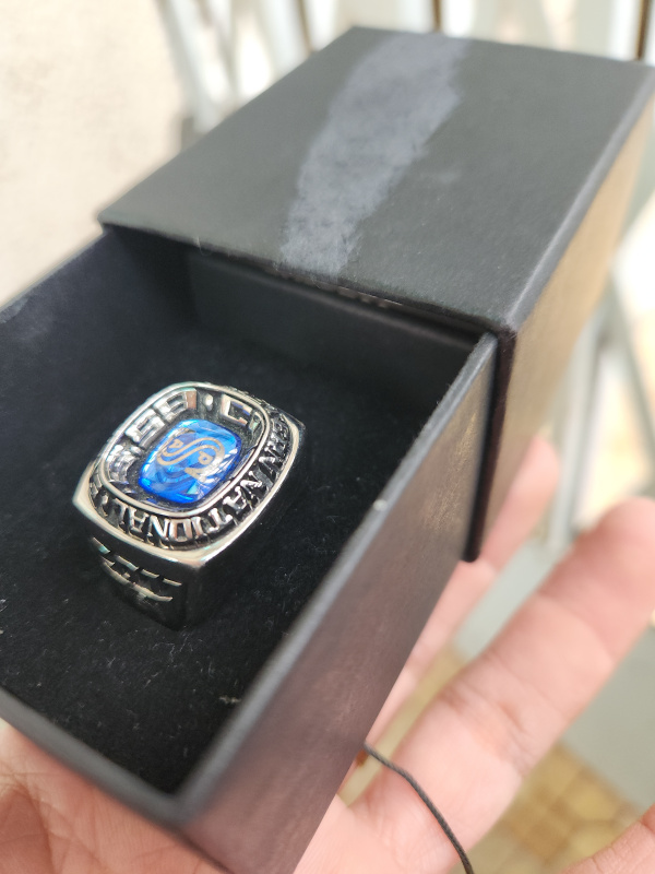 Nhẫn mỹ xưa Champion Jostens LTM 2011