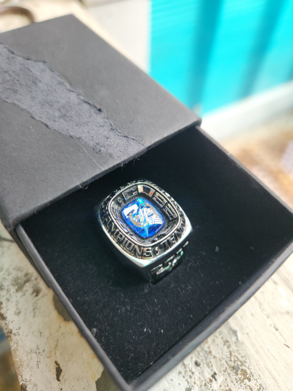 Nhẫn mỹ xưa Champion Jostens LTM 2011