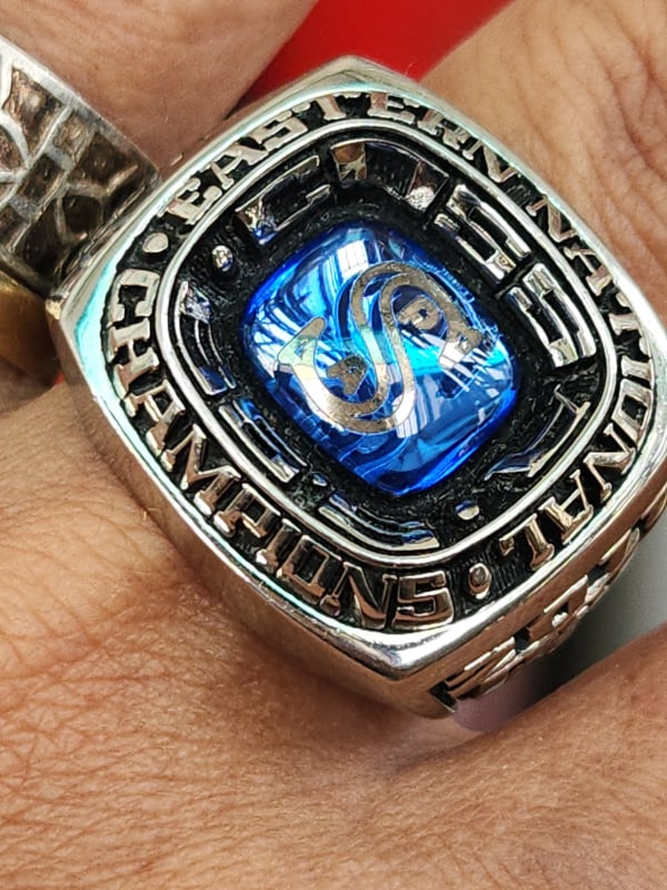 Nhẫn mỹ xưa Champion Jostens LTM 2011