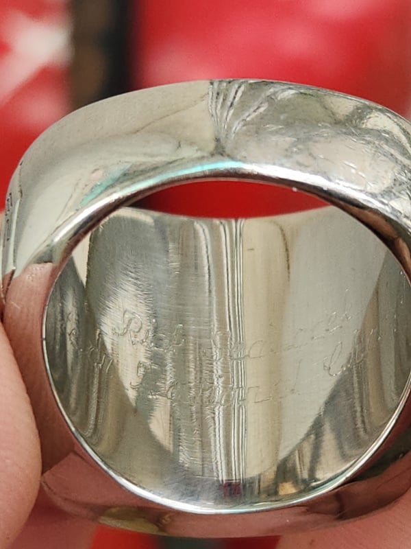 Nhẫn mỹ xưa Champion Jostens LTM 2011