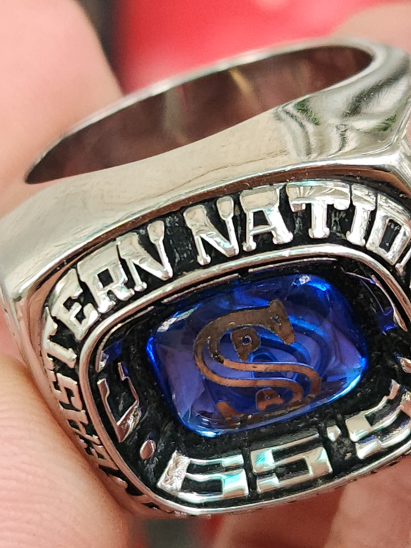 Nhẫn mỹ xưa Champion Jostens LTM 2011