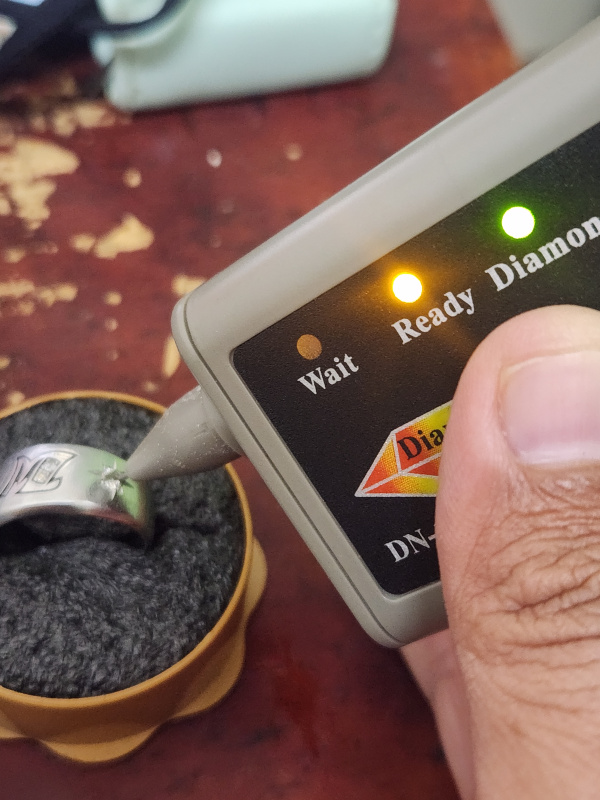 nhẫn mỹ hợp kim đính xoàn thiên nhiên