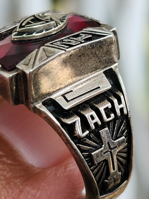 nhẫn mỹ xưa hột gắn logo hãng Balfour bps patpend