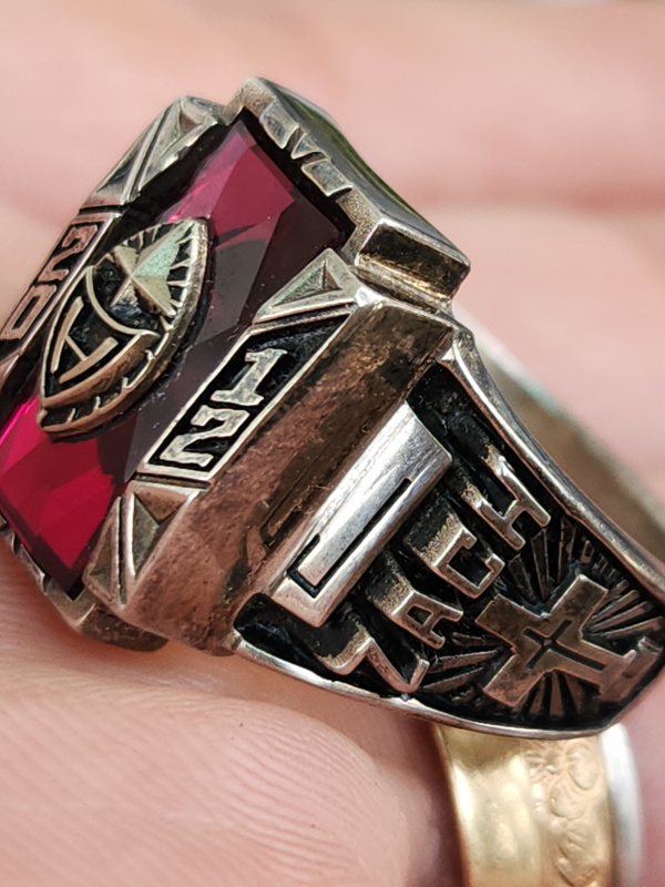 nhẫn mỹ xưa hột gắn logo hãng Balfour bps patpend