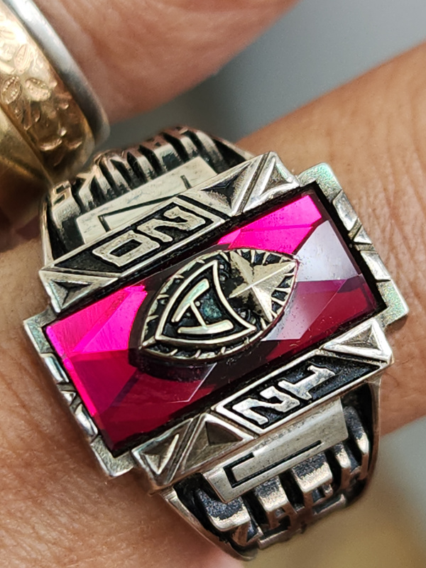 nhẫn mỹ xưa hột gắn logo hãng Balfour bps patpend