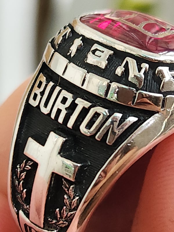 nhẫn mỹ xưa trường dòng công giáo hột đỏ dát vàng