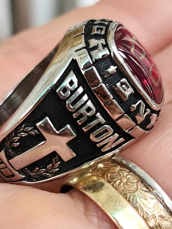 nhẫn mỹ xưa trường dòng công giáo hột đỏ dát vàng