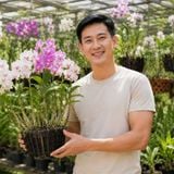 Anh Minh – Tưới vườn lan