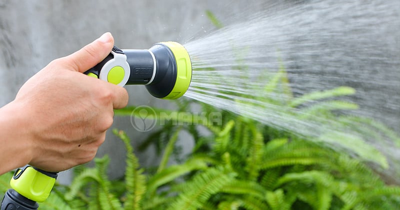 voi-tuoi-8-kieu-phun-da-nang-cua-bo-xe-tuoi-cay-gf5820