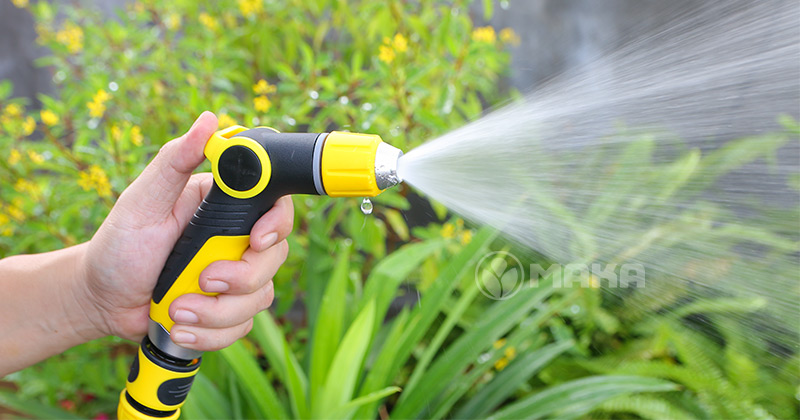 voi-tuoi-cam-tay-rivo-rv-n2-tien-loi