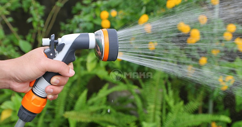 voi-tuoi-inox-gf3927-khi-hoat-dong