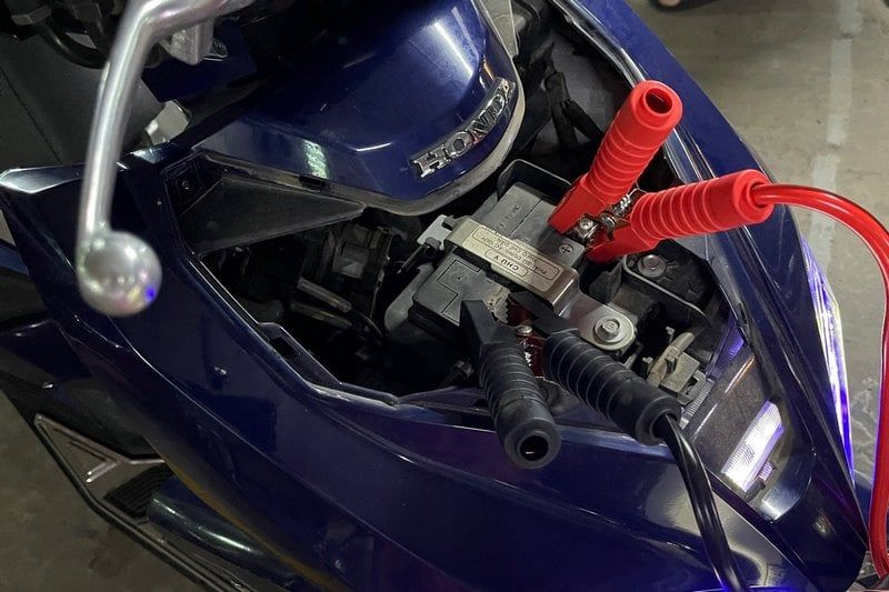 Kích bình ắc quy