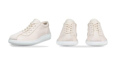 Sneaker nữ màu be nhìn từ mặt bên và phía trước
