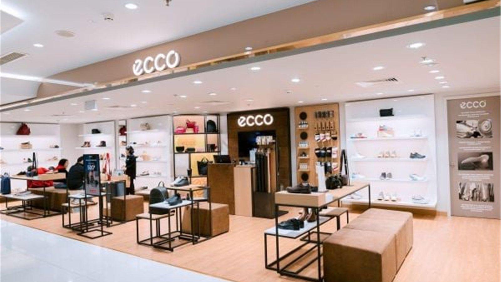 Không gian trưng bày giày và phụ kiện tại cửa hàng ECCO
