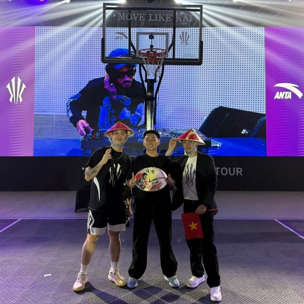 Kyrie Irving Jakarta Tour 2026 cùng ANTA và đại diện Việt Nam