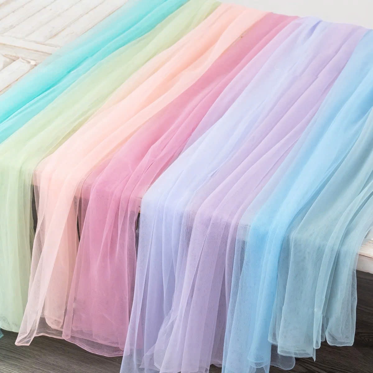 Vải tuyn là gì? Phân loại, ưu nhược điểm và ứng dụng