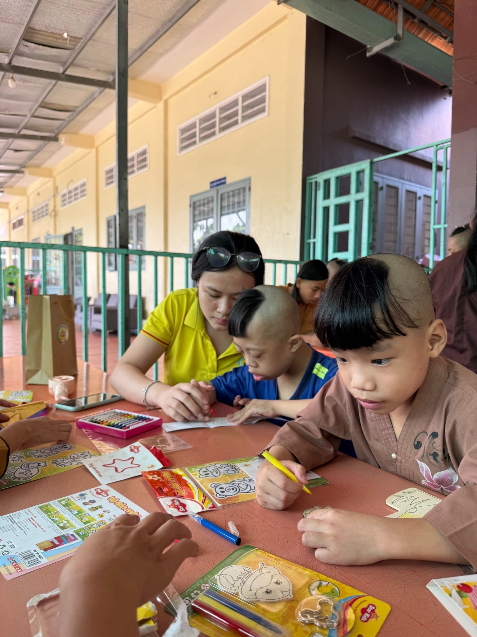 Hoạt động thiện nguyện R STAR cùng VALONA tại Chùa Pháp Tánh