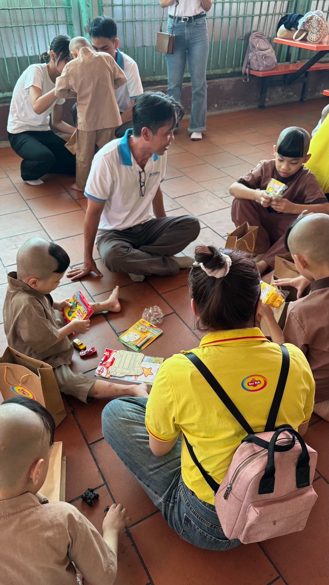 Hoạt động thiện nguyện R STAR cùng VALONA tại Chùa Pháp Tánh