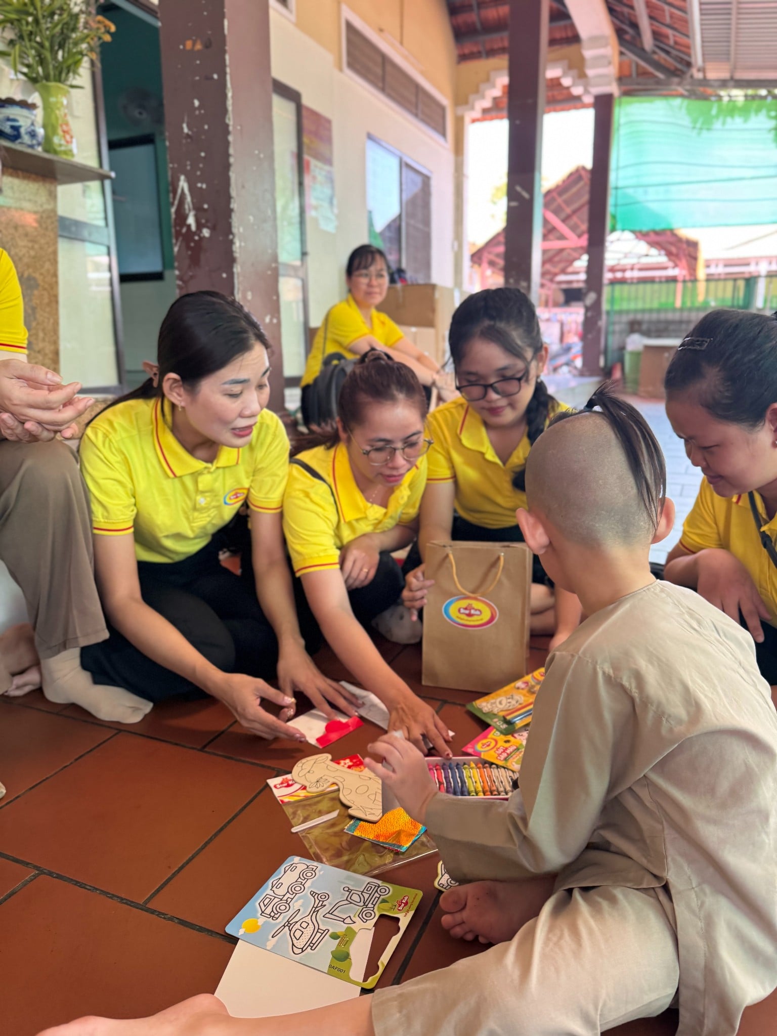 Hoạt động thiện nguyện R STAR cùng VALONA tại Chùa Pháp Tánh