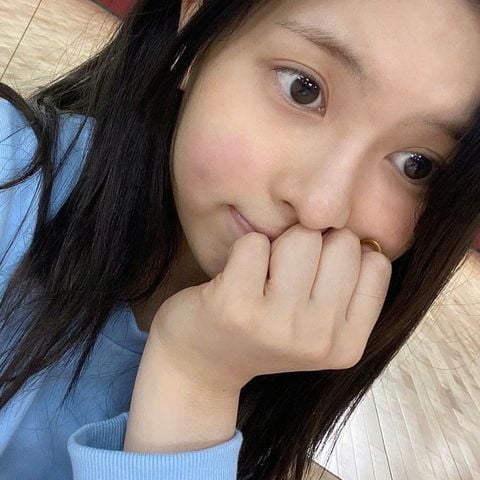 Khí sắc có quan hệ như thế nào với thể chất con người và bị ảnh hưởng bởi yếu tố nào?