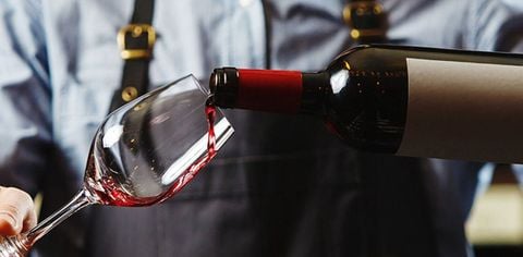 Quy trình phục vụ rượu vang chuẩn theo hướng dẫn của chuyên gia