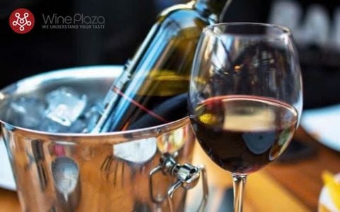 3 Cách làm lạnh vang nhanh khi khách sắp đến nhà