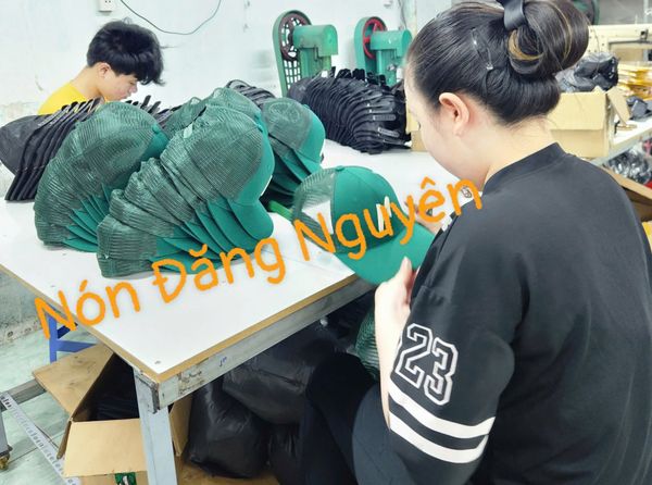 Quy Trình Sản Xuất Nón Tại Xưởng Nón Đăng Nguyên