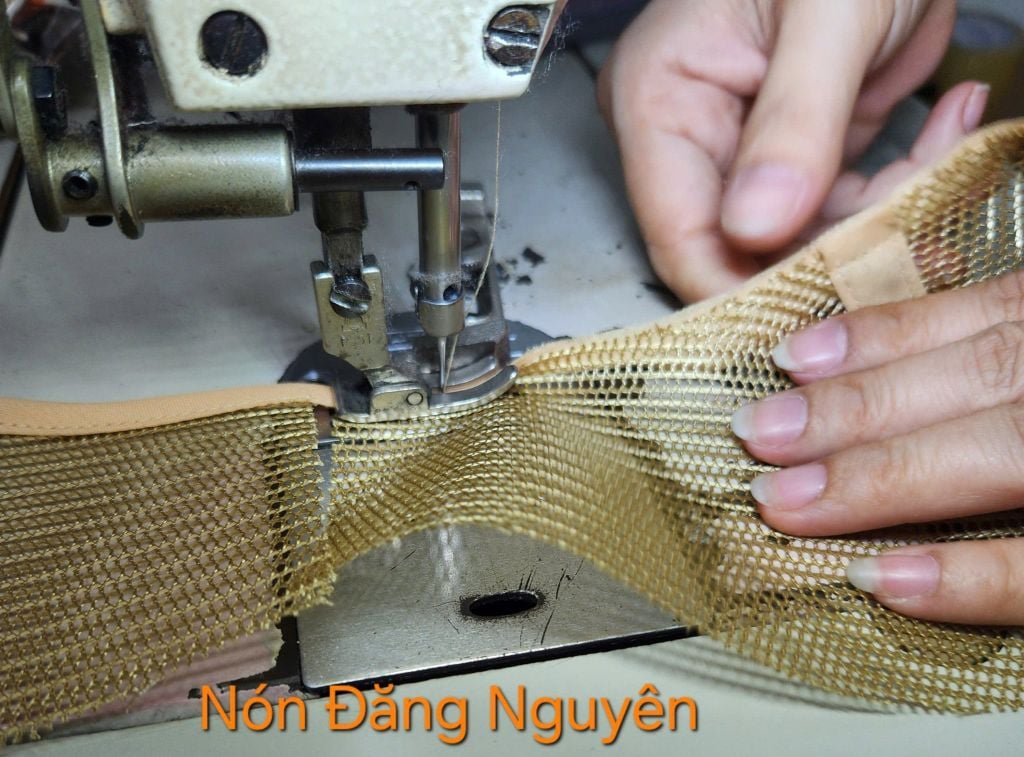 May bán thành phẩm nón để thêu logo