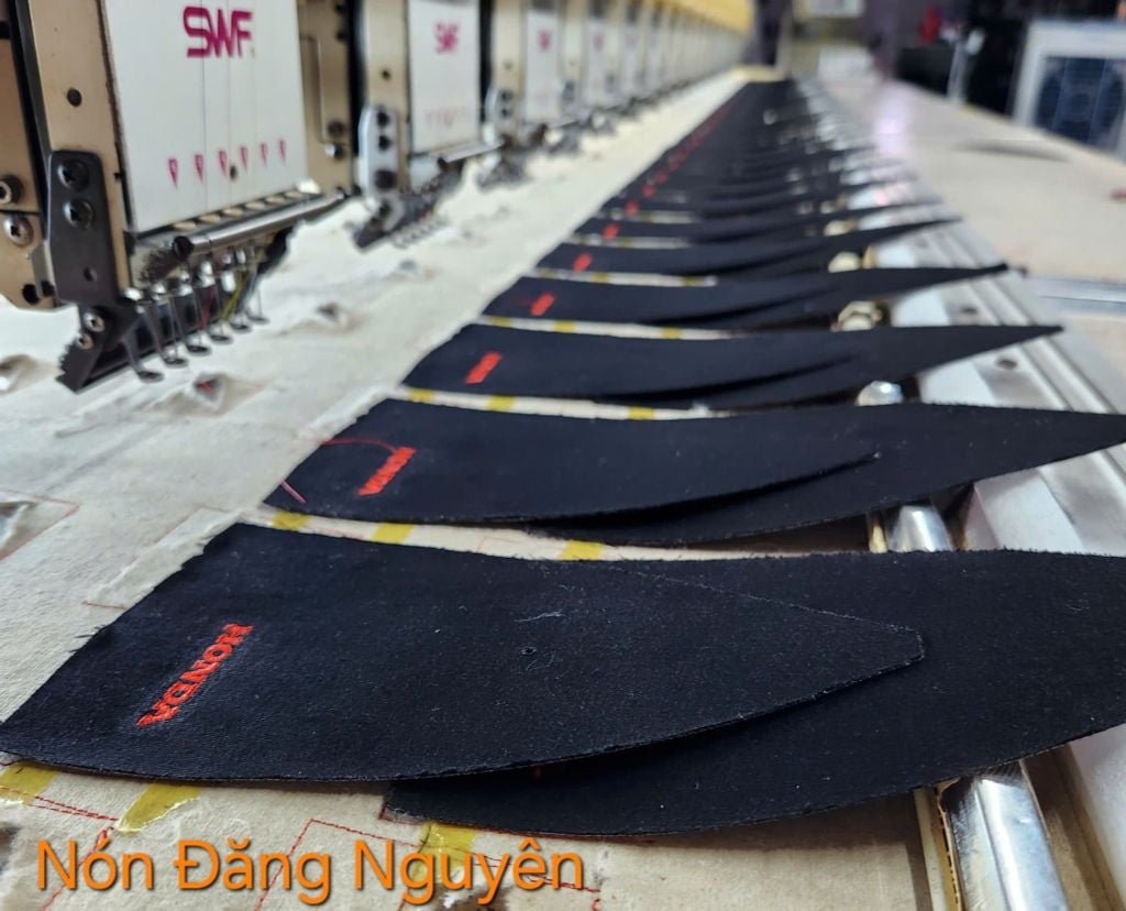 Thêu logo lên nón